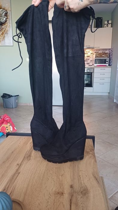 Дамски чизми над коляното