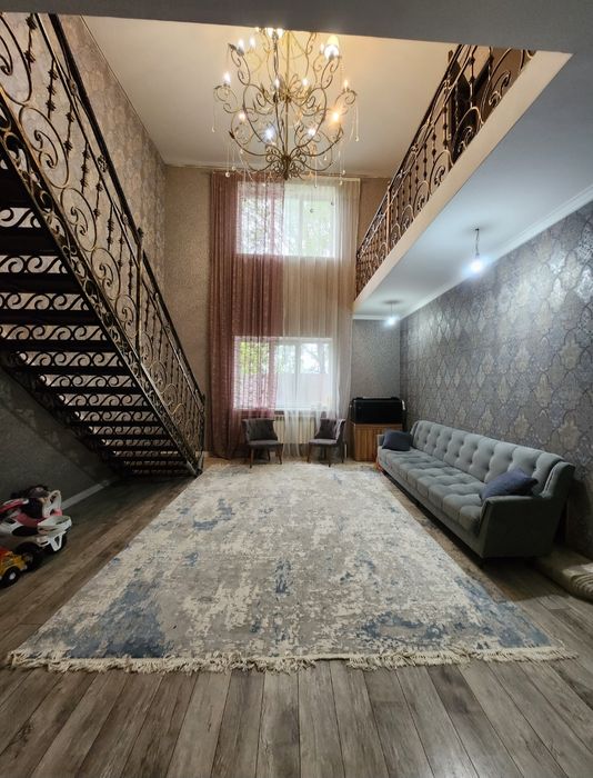 Дом 6 комнатный, 220 кв