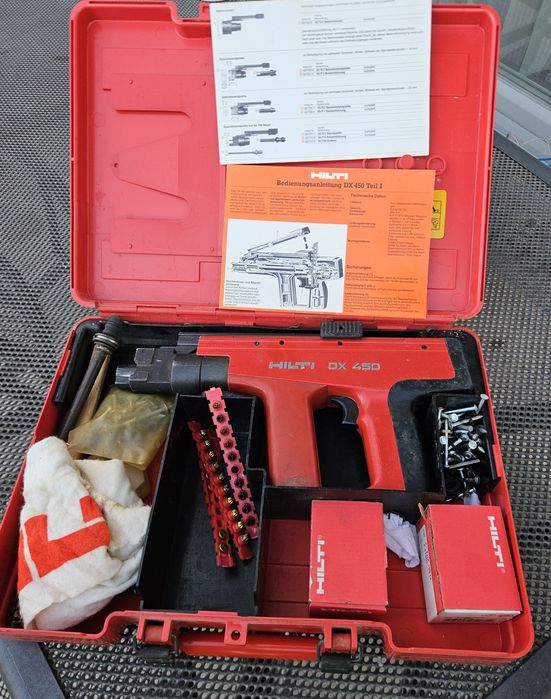 HILTI  DX450 Пистолет за бетон и метал