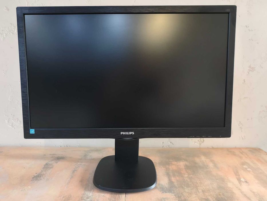 Монитор Philips 243S5L – 24" Full HD монитор с HDMI, DisplayPort и USB Hub | Клас A