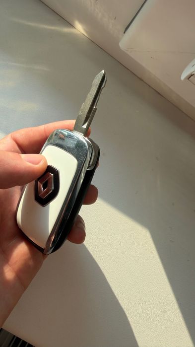 Cheie renault alba ultima bucata
