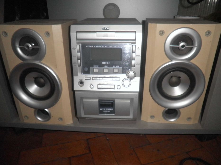 Продавам  мини  музикална уредба  JWC  .