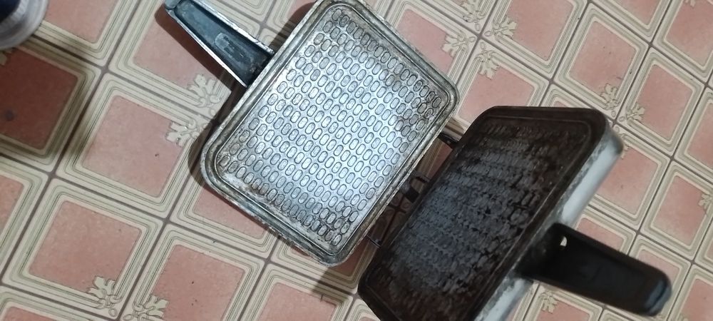 Продам вафельницу советский