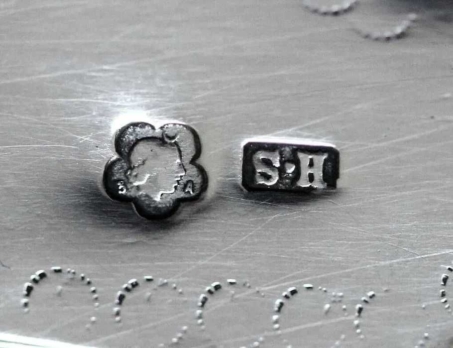 Tava din argint masiv 800 stilul rococo  din anii 1880 Viena