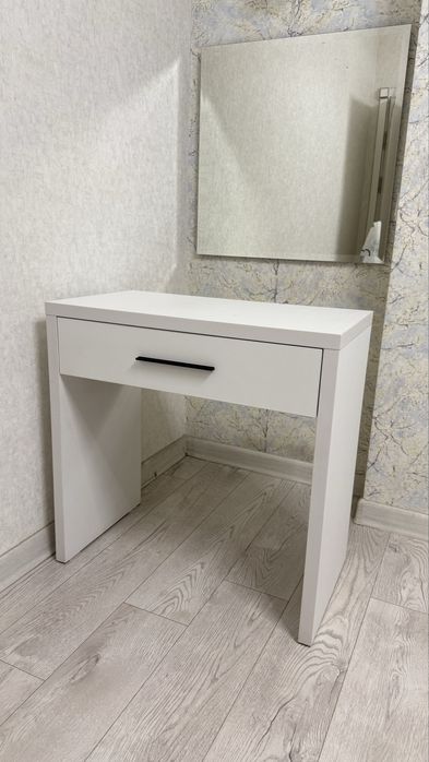 продаю косметический столик