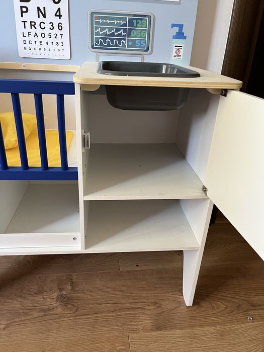 Докторска клиника дървена