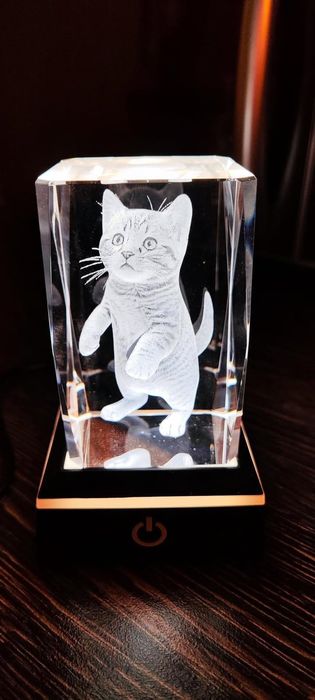 3D кристална нощна лампа  с гравирана фигурка