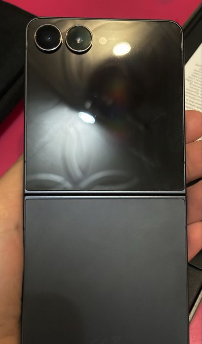 Продавам Samsung galaxy Z flip 7