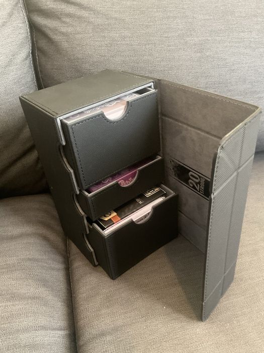 Настолни бордови игри 20 Strong + 4 decks travel case (Tanglewoods Red White Gold Baba Yaga Hoplomacus Too many Bones Solar Sentinels) и промо пакети