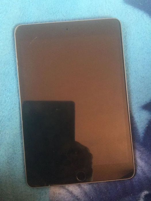 Vând iPad 4 mini