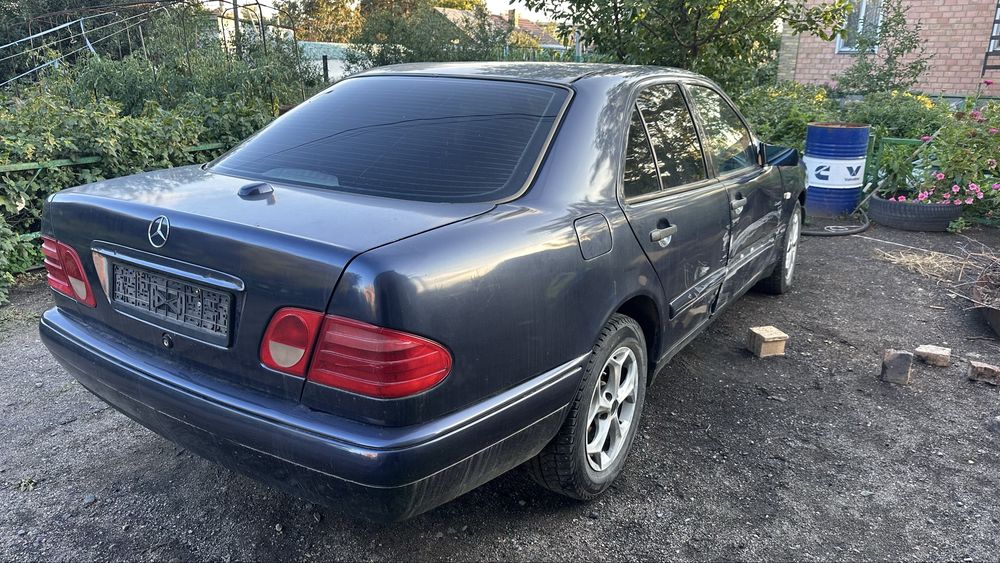Mercedes Benz w210