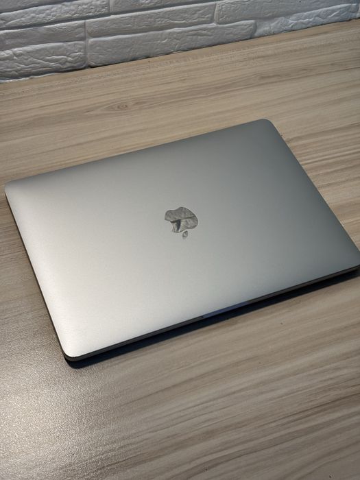 MacBook Pro M1 13” / 16GB RAM / Touch Bar / Отлично състояние