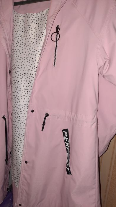 Продается плащ ветровка на девочку