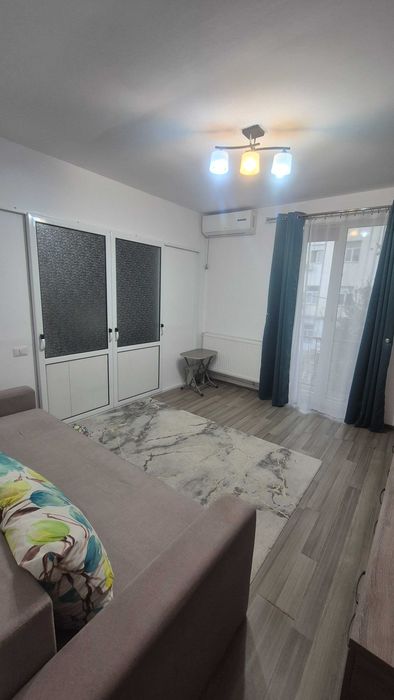 Garsoniera transformata in apartament cu 2 camere + boxa 7.2 mp