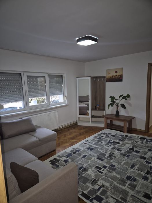 Închiriez apartament cu 2 camere  ultracentral pe mal lângă OMV