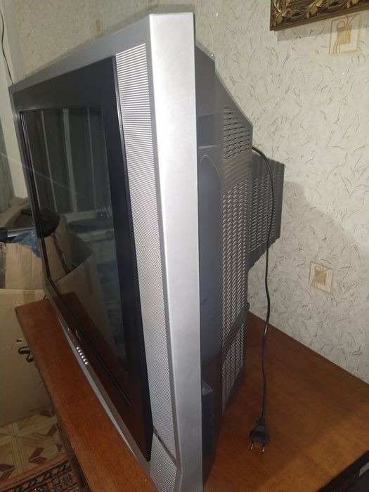 Телевизор с подставкой