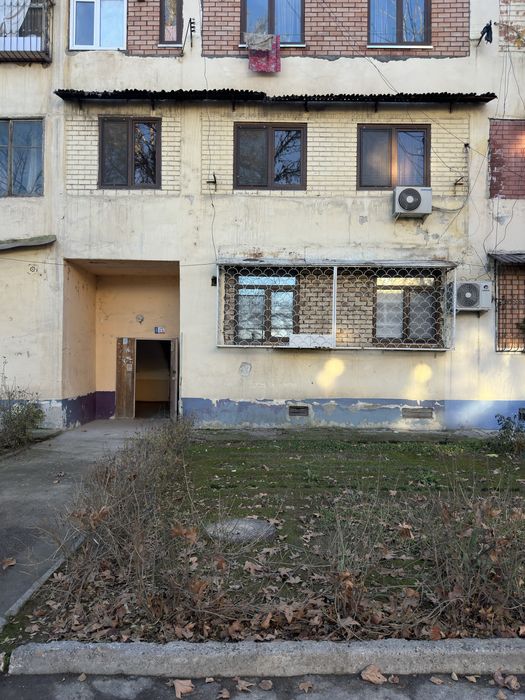 Eshonguzar 2 xonalik kvartira 1 etajda sotuvda