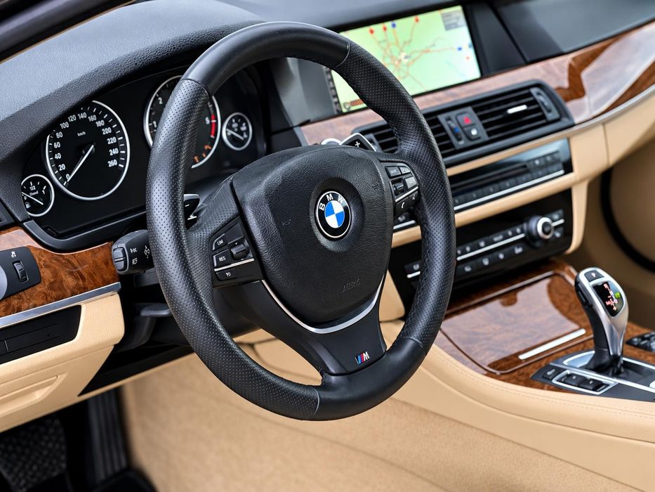 Vand BMW Seria 5 F10 2.0D night vision Head up display automata Pachet M inmatriculata RO 2 butoane TVA inclus deductibil rate leasin creditare urgent
