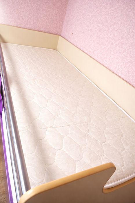 Кровать двухъярусная чердак