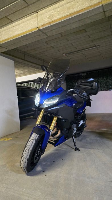 BMW F900 XR 2023 – Te ține lipit de șa mai bine decât fostul/fosta!