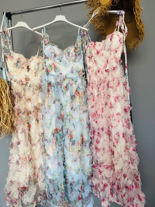 Уникална рокля с презрамки дантела тюл