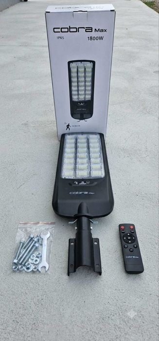 Най-нов модел!!! Мощна соларна улична лампа 1800W,сензор за движение и IP65