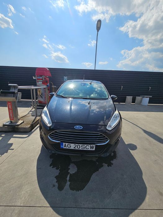 Vand ford fiesta preț ușor negociabil