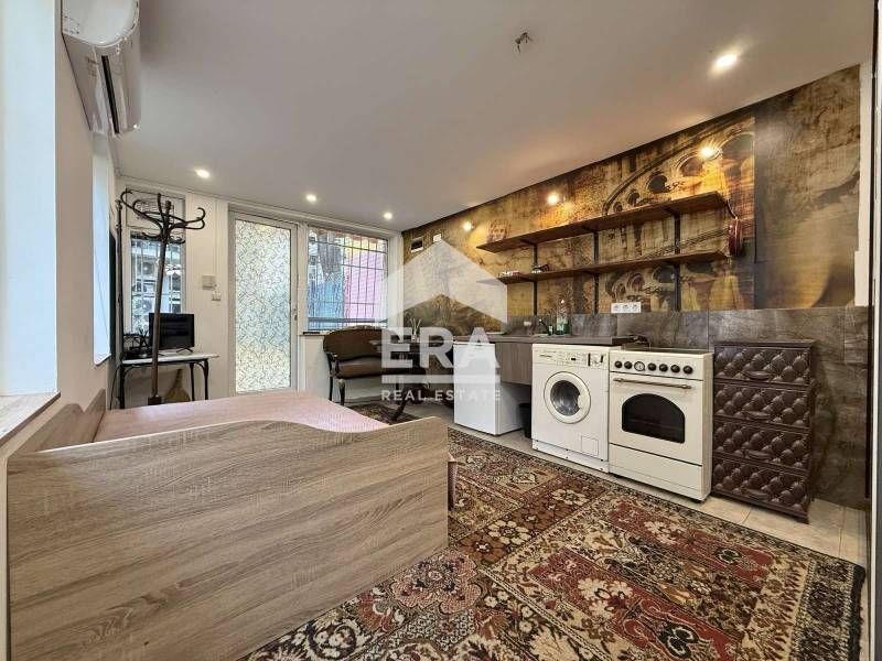 Продава се Двустаен апартамент в София, Център - 50 кв.м за 2030 €/кв.м - Снимка #3