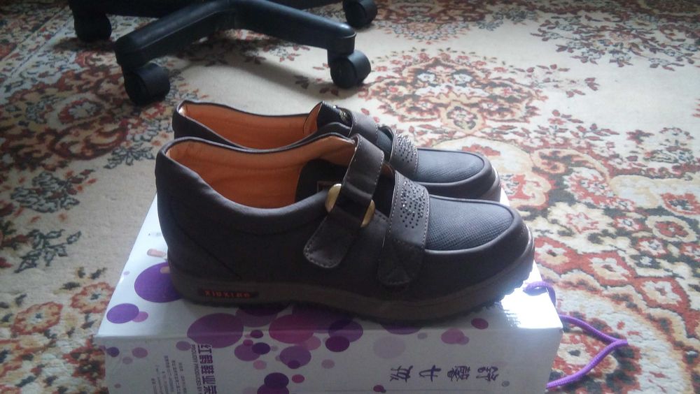 Продам женские туфли