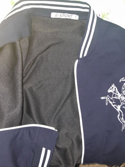 Продам спортивный костюм