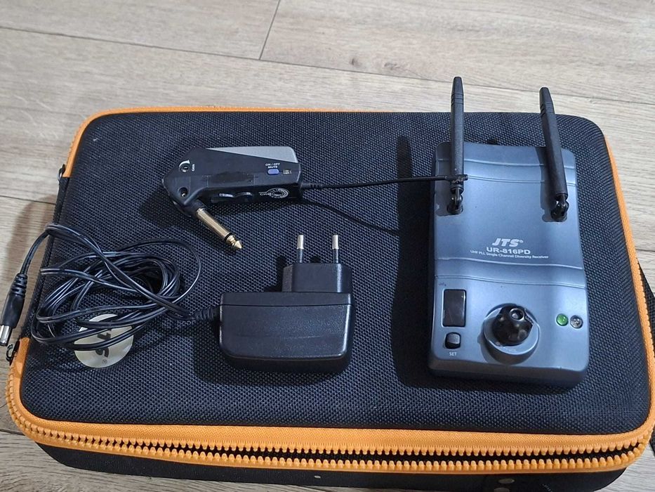 Vând sistem wireless JTS pentru instrument