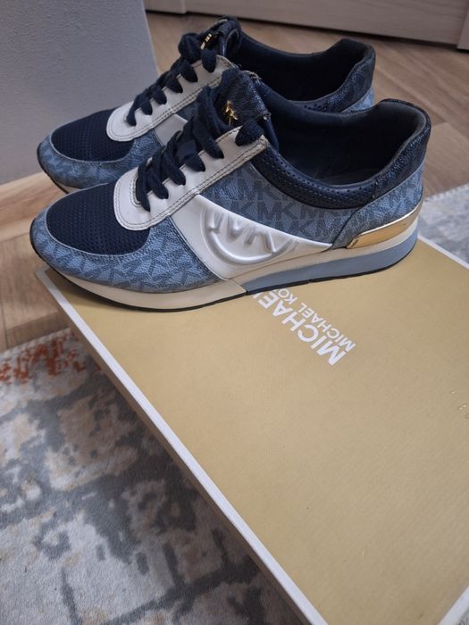 Кроссовки и сумка Майкл корс