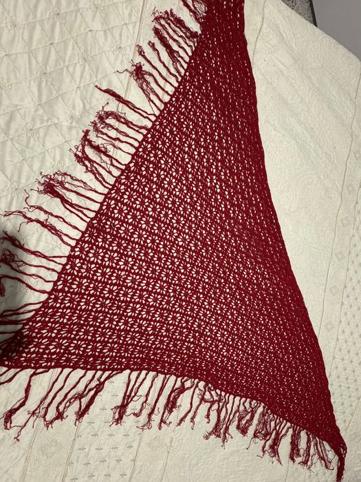 Шаль ручной вязки