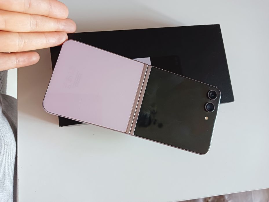 Продавам Galaxy Z Flip5