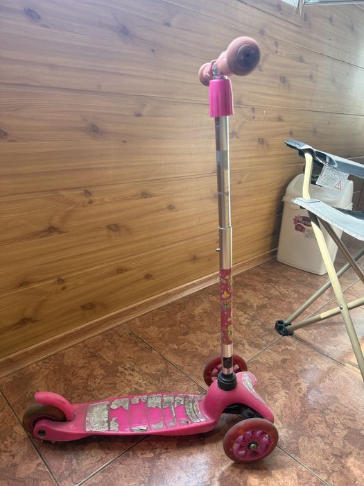 Продам самокат детский бу розовый