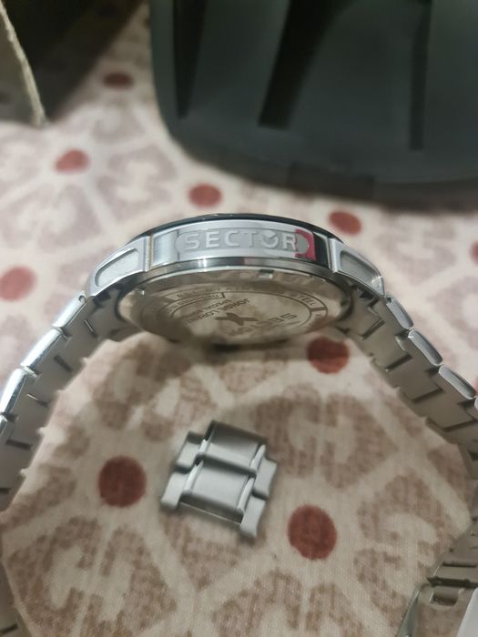 Ceas Sector Nou La Cutie..