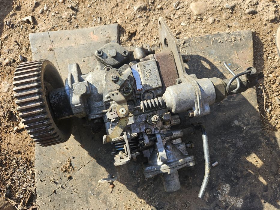 Usa  capotă  grilă faruri pompă  de injecție  si electromotor  Ford Transit 2,5 an 1994