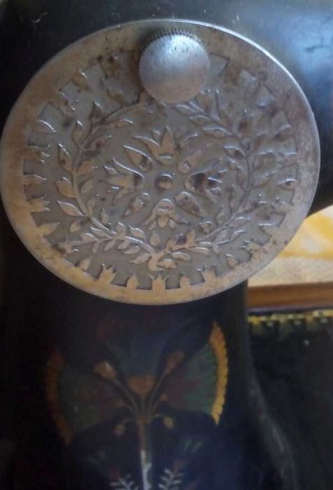 ПРОДАВАМ ръчна шевна машина Сингер