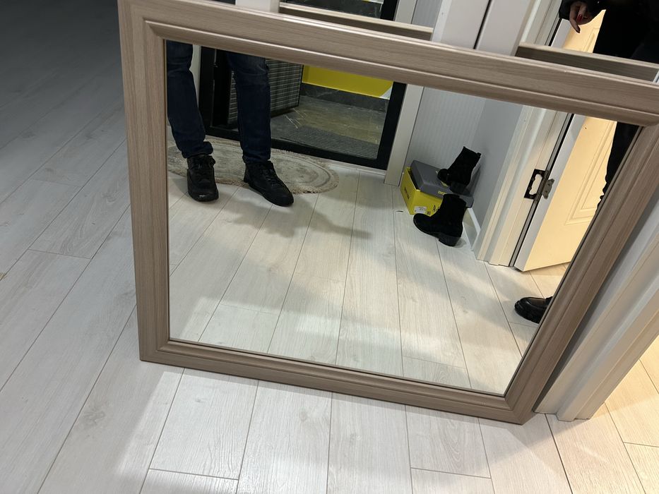 Продаю Зеркало на стенное