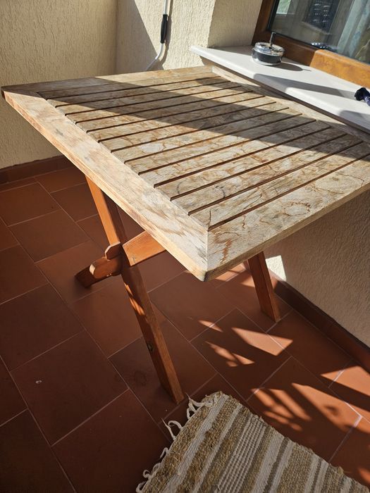 Дървена маса за тераса