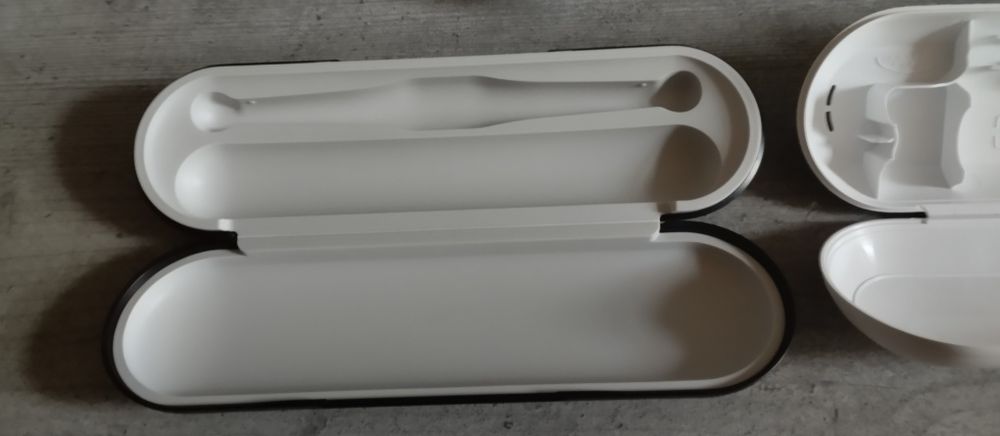 четки за зъби oral b ,iи кутия за съхранение Philips