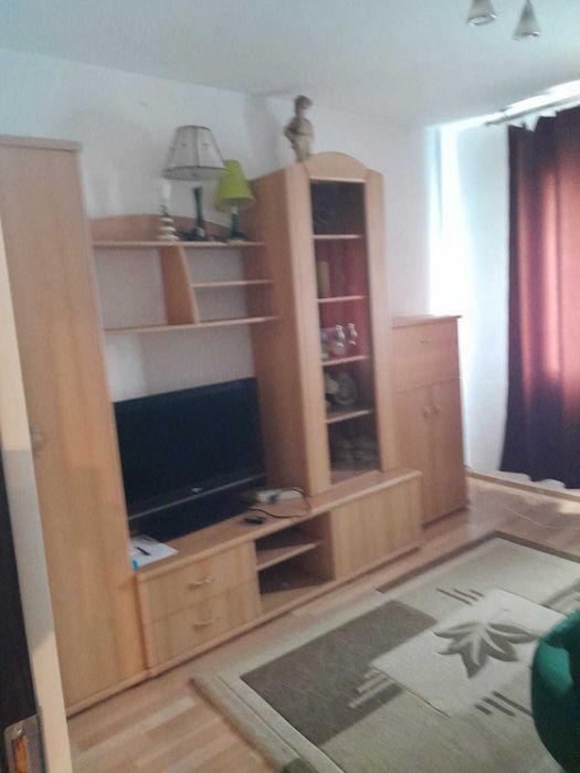 Vînd apartament în Oraș Brezoi, jud Vîlcea 3 camere decomandat .