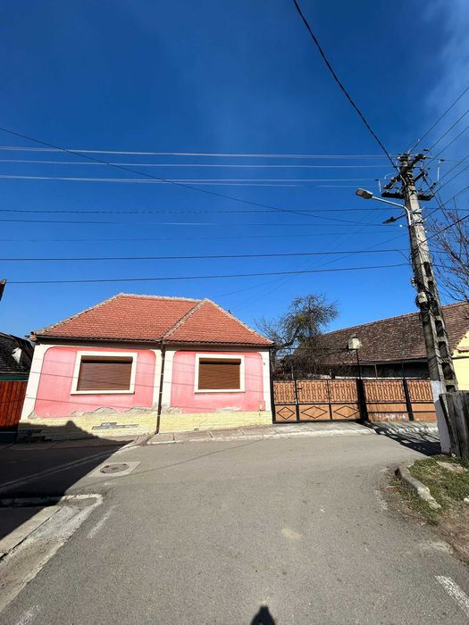 Casa cocheta, partial nou renovata cu gradina mare in comuna Biertan