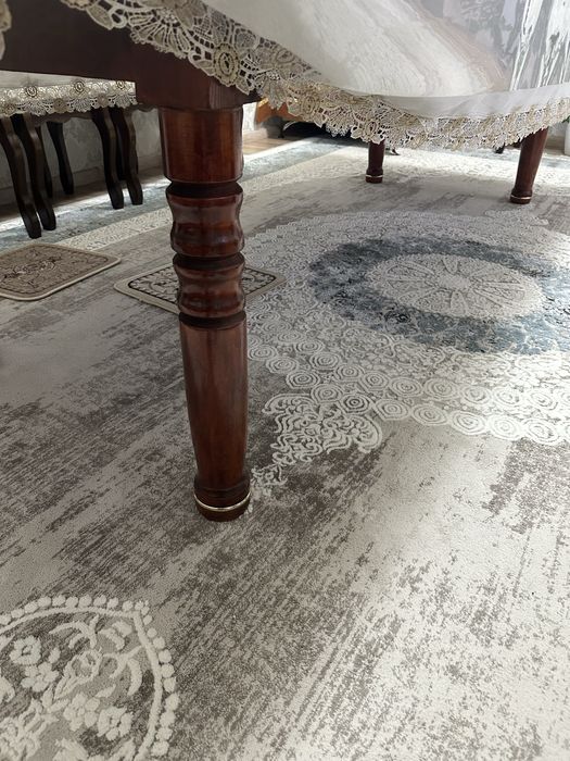 Продам стол со скатертью