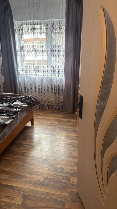 Inchiriez apartament cu 2 camere, cartier Brosteni