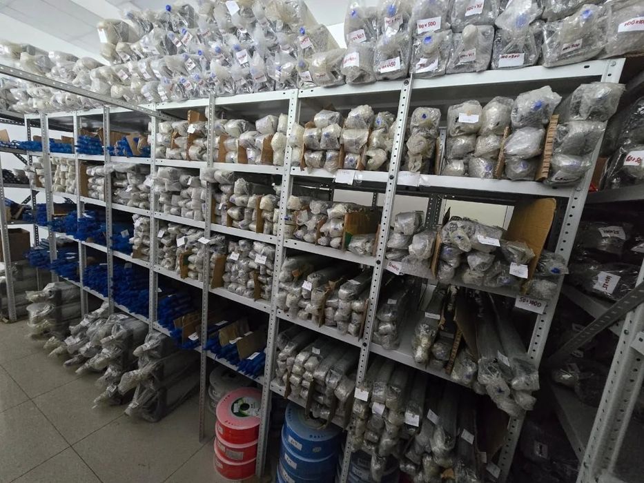 Пневмопривод, пневмоцмлиндр, распределитель воздуха, датчик.