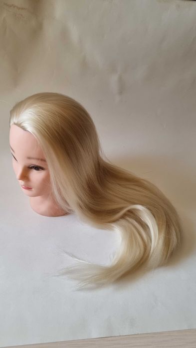 Продаётся манекен голова для причёсок. Метро БуюкИпакЙули (м.горький)