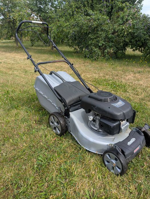 Masina de tuns iarba cu tractiune Honda