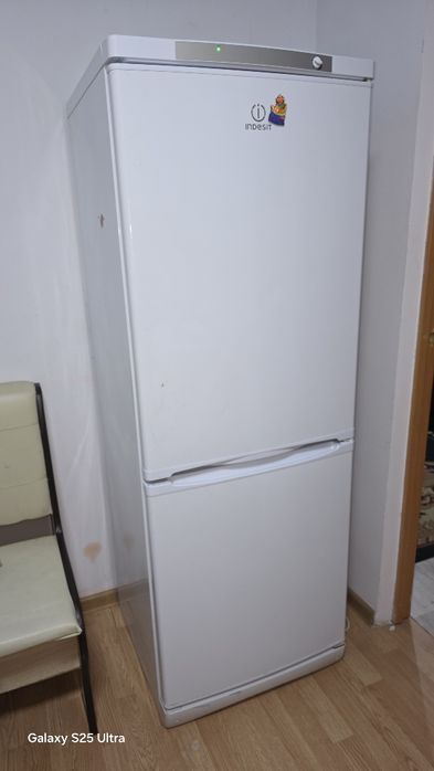 Холодильник indesit