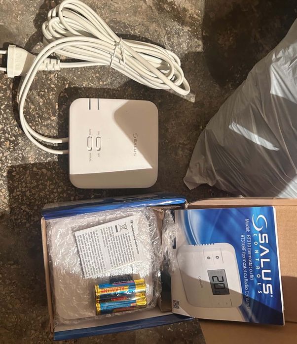 Termostat neprogramabil wireless (fara fir) 16A Salus RT310 RF